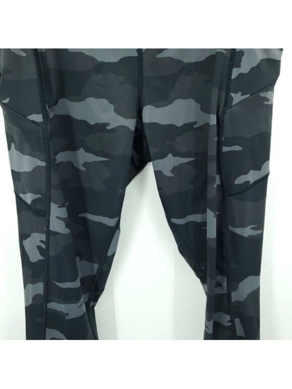 Athleta Camo Contender 7/8 Tight Legging L Powerlift Black/Gray Camo - Picture 5 of 14